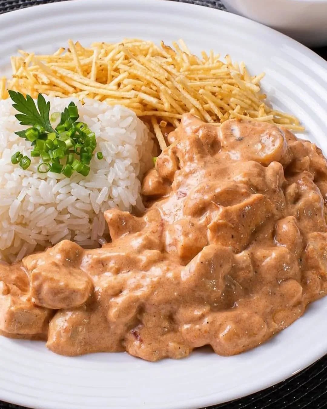 Marmitex Grande Com Strogonoff